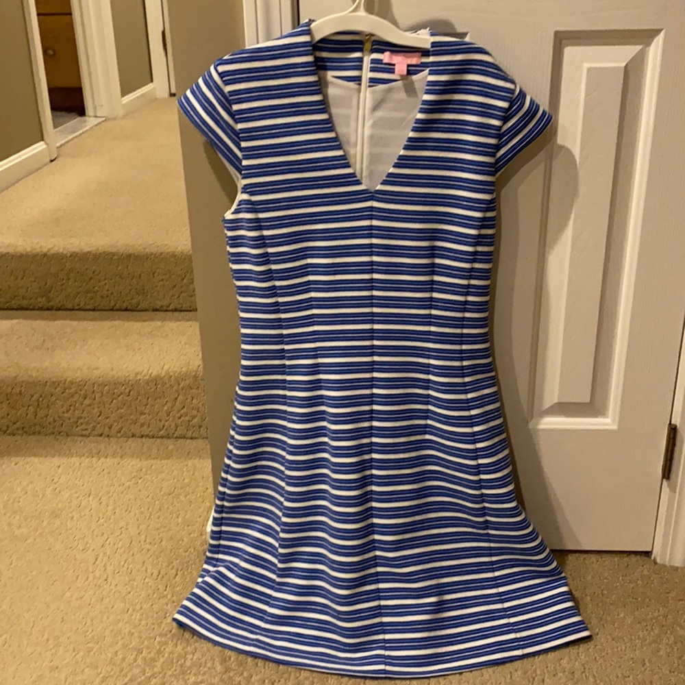 Lilly Pulitzer Dress size M blue stripe, never worn! Open to offers.